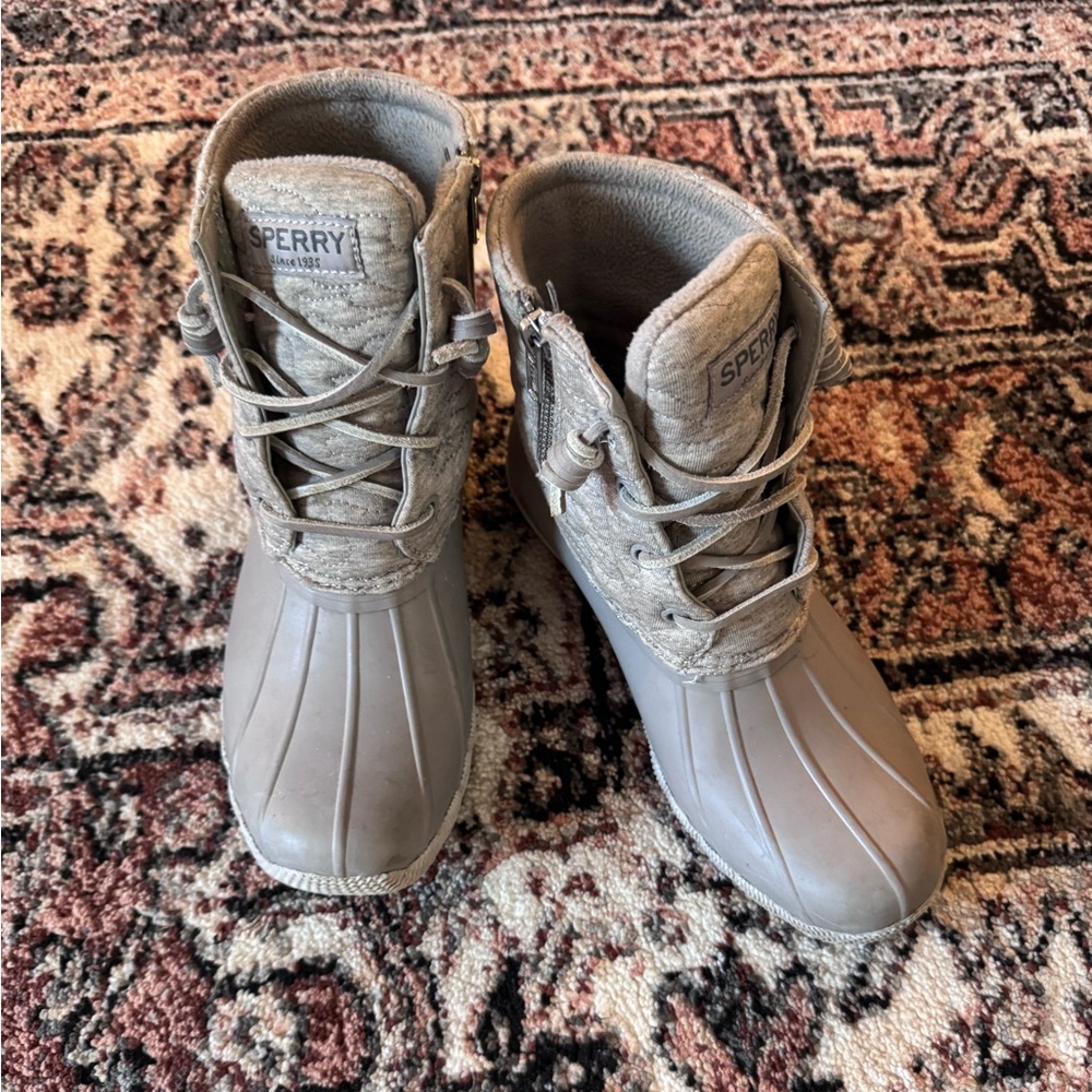 Sperry Gray waterproof boots with gray quilted uppers. Size 7